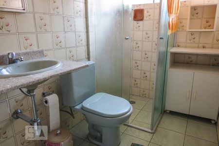 Casa de condomínio à venda com 130m², 4 quartos e 2 vagas Casa de condomínio à venda com 130m², 4 quartos e 2 vagasBanheiro da Suíte