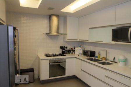 Apartamento para alugar com 149m², 2 quartos e 1 vaga Apartamento para alugar com 149m², 2 quartos e 1 vagaCozinha