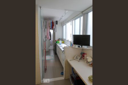 Apartamento para alugar com 149m², 2 quartos e 1 vaga Apartamento para alugar com 149m², 2 quartos e 1 vagaCozinha e Área de Serviço