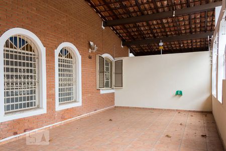 Casa para alugar com 120m², 3 quartos e 3 vagasFrente