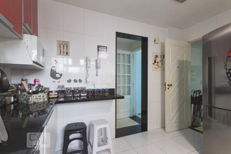 Apartamento para alugar com 320m², 6 quartos e 4 vagas Apartamento para alugar com 320m², 6 quartos e 4 vagasCozinha