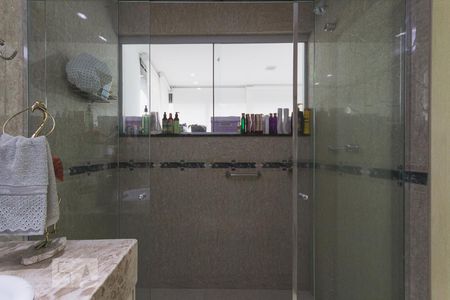 Apartamento para alugar com 320m², 6 quartos e 4 vagas Apartamento para alugar com 320m², 6 quartos e 4 vagasBanheiro da Suíte 2