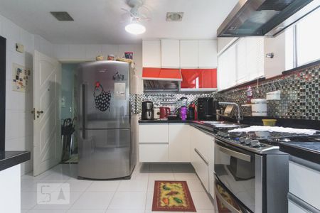 Apartamento para alugar com 320m², 6 quartos e 4 vagas Apartamento para alugar com 320m², 6 quartos e 4 vagasCozinha