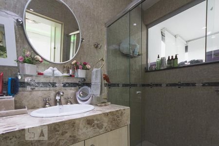 Apartamento para alugar com 320m², 6 quartos e 4 vagas Apartamento para alugar com 320m², 6 quartos e 4 vagasBanheiro da Suíte 2