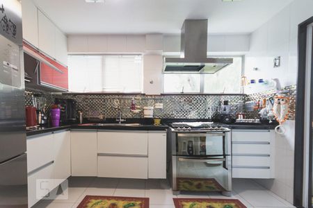 Apartamento para alugar com 320m², 6 quartos e 4 vagas Apartamento para alugar com 320m², 6 quartos e 4 vagasCozinha