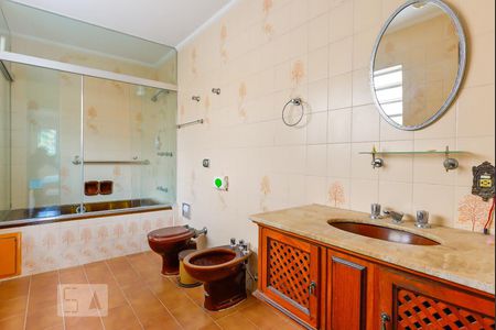 Casa à venda com 272m², 6 quartos e 4 vagas Casa à venda com 272m², 6 quartos e 4 vagasBanheiro Suíte 3