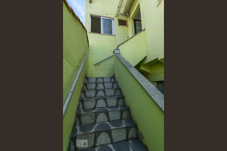 Escada de acesso de apartamento à venda com 1 quarto, 43m² em Ramos, Rio de Janeiro