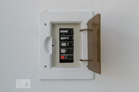 Quadro de luz de apartamento à venda com 1 quarto, 43m² em Ramos, Rio de Janeiro