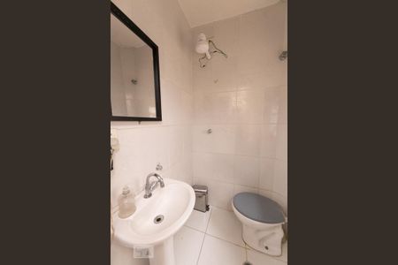 Banheiro de Serviço de casa à venda com 4 quartos, 100m² em Água Rasa, São Paulo