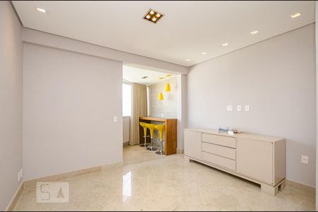 Sala de apartamento para alugar com 2 quartos, 78m² em Belvedere, Belo Horizonte