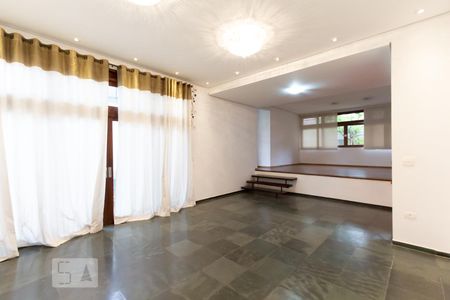 Sala de estar de casa para alugar com 3 quartos, 270m² em Jardim Guedala, São Paulo