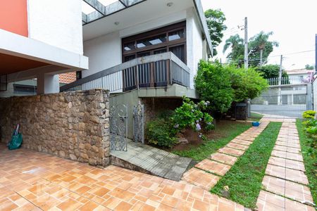 Fachada de casa para alugar com 3 quartos, 270m² em Jardim Guedala, São Paulo