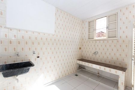 Casa para alugar com 77m², 2 quartos e sem vagaÁrea de Serviço