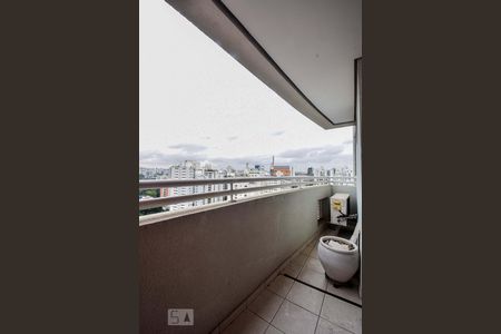 Apartamento para alugar com 52m², 2 quartos e 1 vaga Apartamento para alugar com 52m², 2 quartos e 1 vagaVaranda