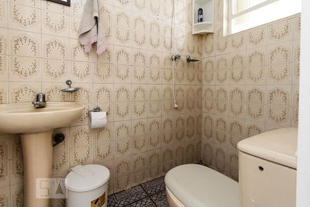 Banheiro de Serviço de casa à venda com 2 quartos, 200m² em Penha de França, São Paulo