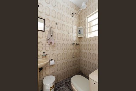 Banheiro de Serviço de casa à venda com 2 quartos, 200m² em Penha de França, São Paulo