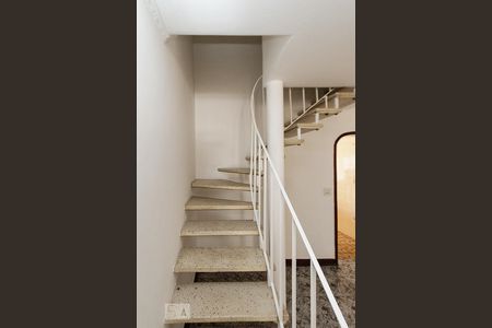 Casa à venda com 200m², 2 quartos e 2 vagasescada