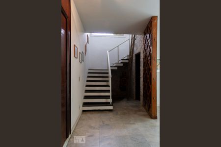 Escada de apartamento para alugar com 4 quartos, 450m² em Vila Romana, São Paulo