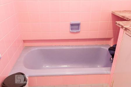 Apartamento para alugar com 450m², 4 quartos e 4 vagas Apartamento para alugar com 450m², 4 quartos e 4 vagasBanheiro da Suíte