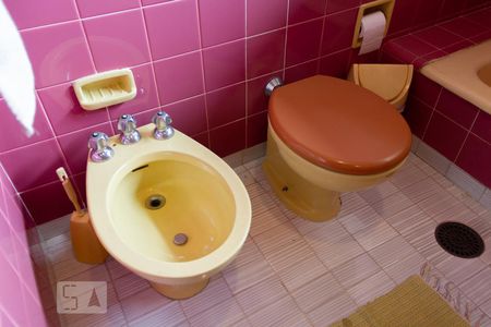 Apartamento para alugar com 450m², 4 quartos e 4 vagas Apartamento para alugar com 450m², 4 quartos e 4 vagasBanheiro Corredor