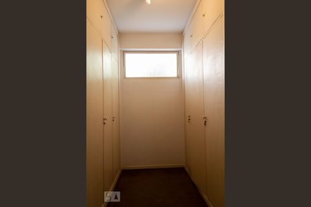 Apartamento para alugar com 450m², 4 quartos e 4 vagas Apartamento para alugar com 450m², 4 quartos e 4 vagasCloset da suíte