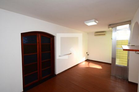 Casa à venda com 220m², 3 quartos e 2 vagasSala 2