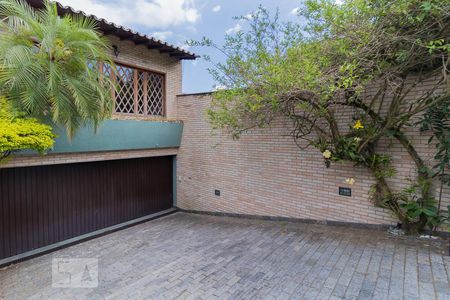 Casa para alugar com 702m², 7 quartos e 8 vagas Casa para alugar com 702m², 7 quartos e 8 vagasFrente