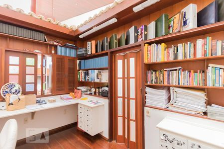 Casa para alugar com 702m², 7 quartos e 8 vagas Casa para alugar com 702m², 7 quartos e 8 vagasBiblioteca