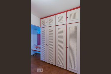 Casa para alugar com 702m², 7 quartos e 8 vagas Casa para alugar com 702m², 7 quartos e 8 vagasCloset da Suíte 3