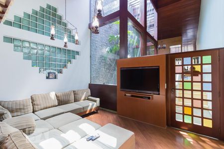 Casa para alugar com 702m², 7 quartos e 8 vagas Casa para alugar com 702m², 7 quartos e 8 vagasSala de TV