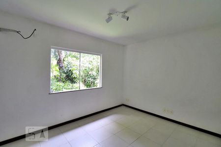 Casa de condomínio à venda com 180m², 3 quartos e 2 vagasSuíte 3