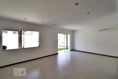Sala de casa de condomínio à venda com 3 quartos, 180m² em Vargem Grande, Rio de Janeiro