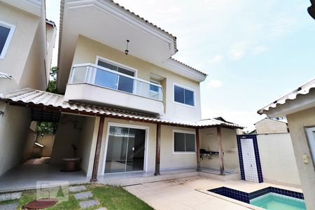 Casa de condomínio à venda com 180m², 3 quartos e 2 vagasFachada