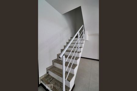 Escada de casa de condomínio à venda com 3 quartos, 180m² em Vargem Grande, Rio de Janeiro