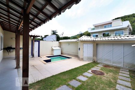 Casa de condomínio à venda com 180m², 3 quartos e 2 vagasÁrea Externa