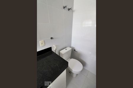 Banheiro da Suíte 1 de casa de condomínio à venda com 3 quartos, 180m² em Vargem Grande, Rio de Janeiro