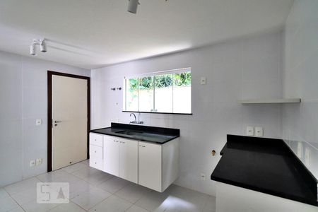 Casa de condomínio à venda com 180m², 3 quartos e 2 vagasCozinha