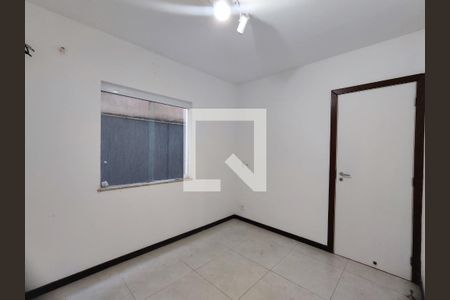 Quarto 1 de casa de condomínio para alugar com 4 quartos, 180m² em Vargem Grande, Rio de Janeiro