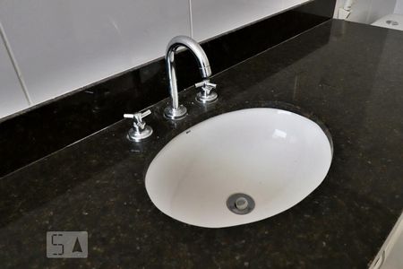 Casa de condomínio à venda com 180m², 3 quartos e 2 vagasBanheiro da Suíte 1