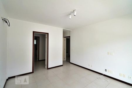 Casa de condomínio à venda com 180m², 3 quartos e 2 vagasSuíte 2