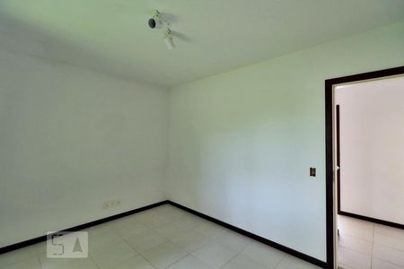 Casa de condomínio à venda com 180m², 3 quartos e 2 vagasSuíte 3