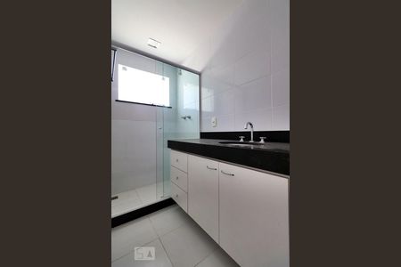 Banheiro da Suíte 1 de casa de condomínio à venda com 3 quartos, 180m² em Vargem Grande, Rio de Janeiro