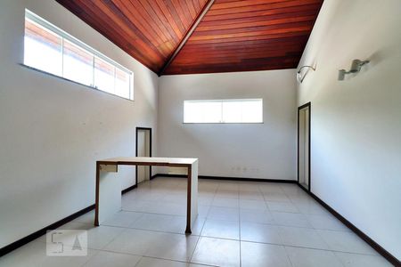 Casa de condomínio à venda com 180m², 3 quartos e 2 vagasSótão