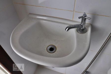 Banheiro Social de casa de condomínio à venda com 3 quartos, 180m² em Vargem Grande, Rio de Janeiro