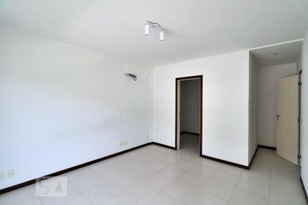 Casa de condomínio à venda com 180m², 3 quartos e 2 vagasSuíte 2