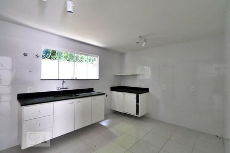 Casa de condomínio à venda com 180m², 3 quartos e 2 vagasCozinha