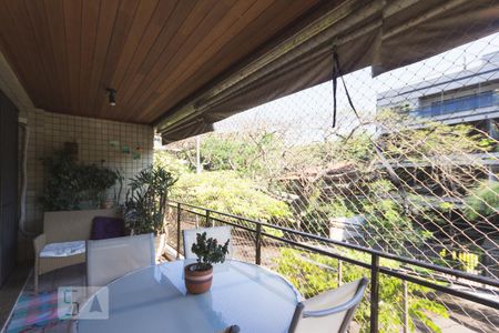 Apartamento para alugar com 142m², 3 quartos e 2 vagas Apartamento para alugar com 142m², 3 quartos e 2 vagasVaranda