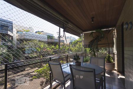 Apartamento para alugar com 142m², 3 quartos e 2 vagas Apartamento para alugar com 142m², 3 quartos e 2 vagasVaranda