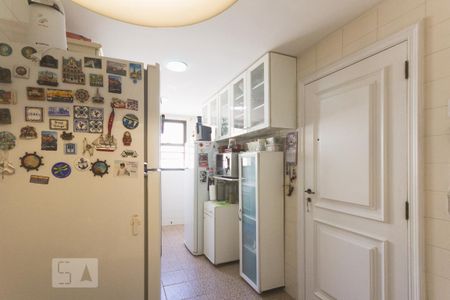 Apartamento para alugar com 142m², 3 quartos e 2 vagas Apartamento para alugar com 142m², 3 quartos e 2 vagasCozinha