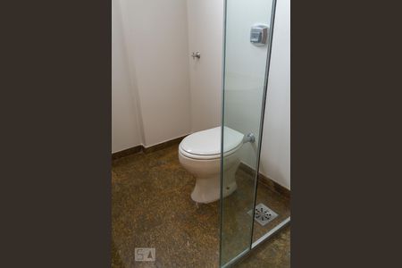 Apartamento para alugar com 299m², 4 quartos e 4 vagas Apartamento para alugar com 299m², 4 quartos e 4 vagasBanheiro da Suíte 1